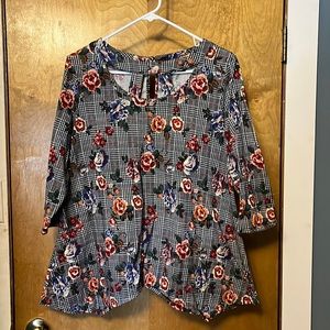 M top with cut out neck design